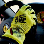 «Full Attack», los guantes talismán del piloto de Carrering